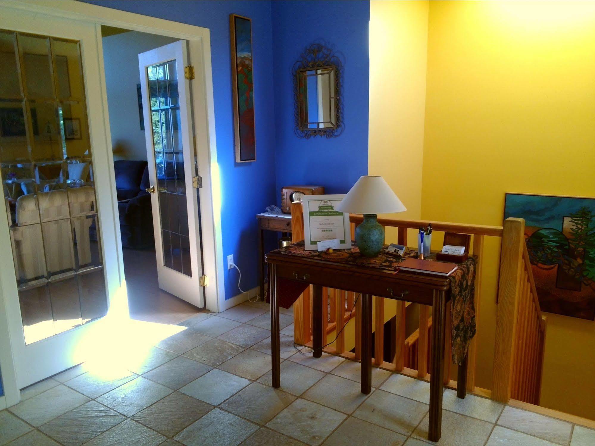 Sechelt Inlet B&B Екстериор снимка